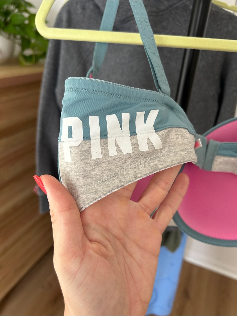 Victorias Secret PINK T-Shirt Bra. Size 34DD. Underwire/padded. - Picture 4 of 5